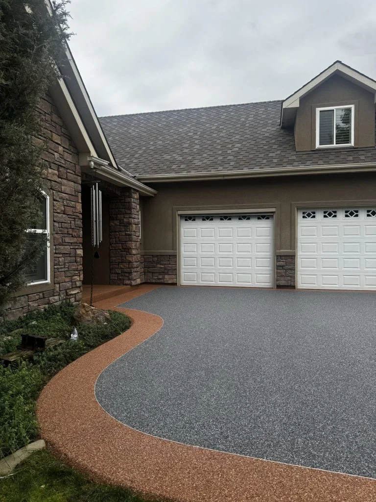 VubaStone Driveway — Two-Tone Garage