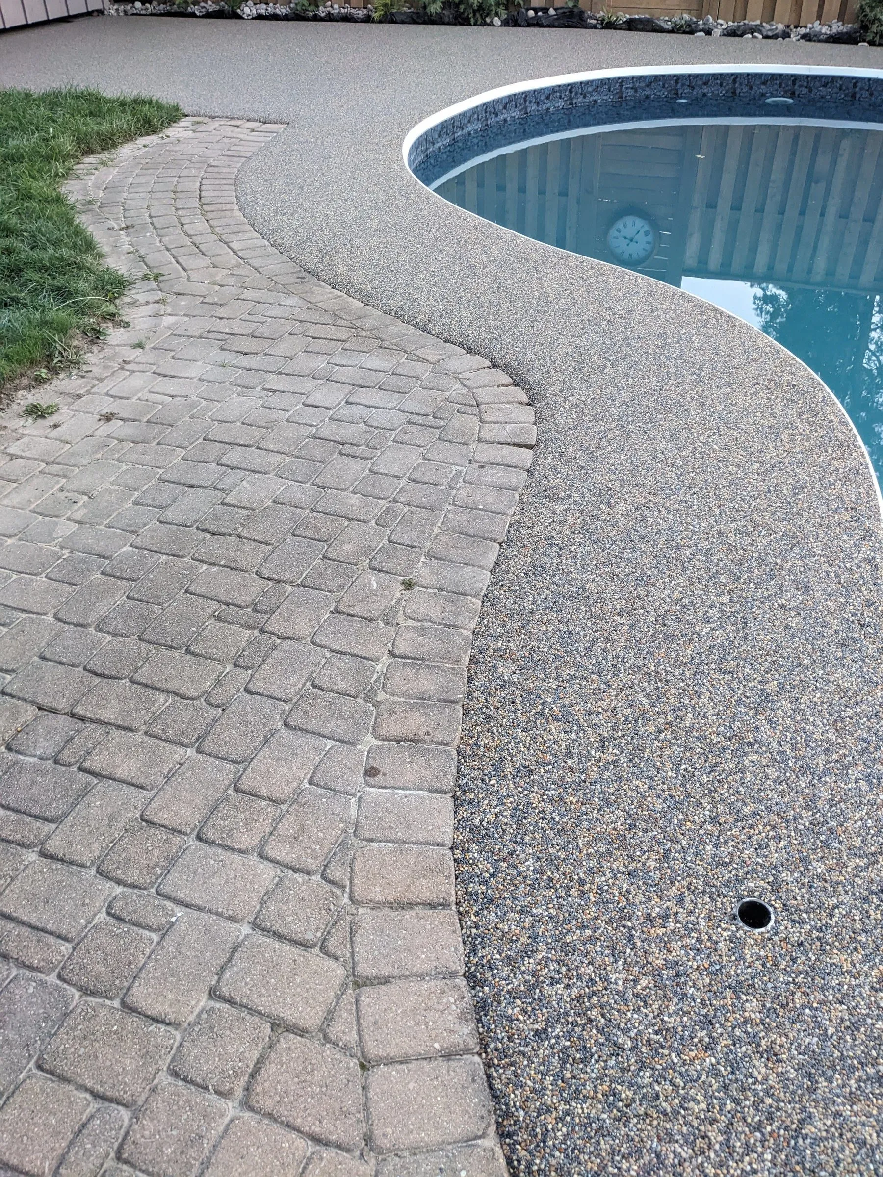 VubaStone Pool Deck — Paver Border